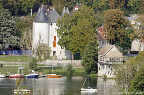Le château des tourelles et le vieux moulin