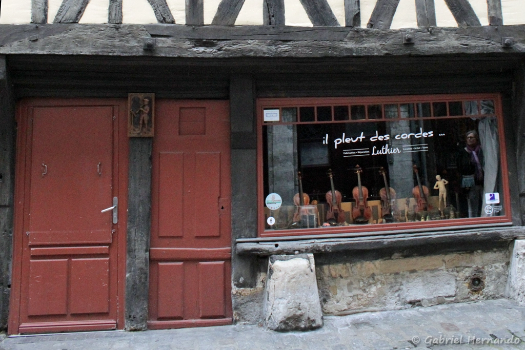 Il pleut des Cordes, un nom bien trouvé pour un luthier