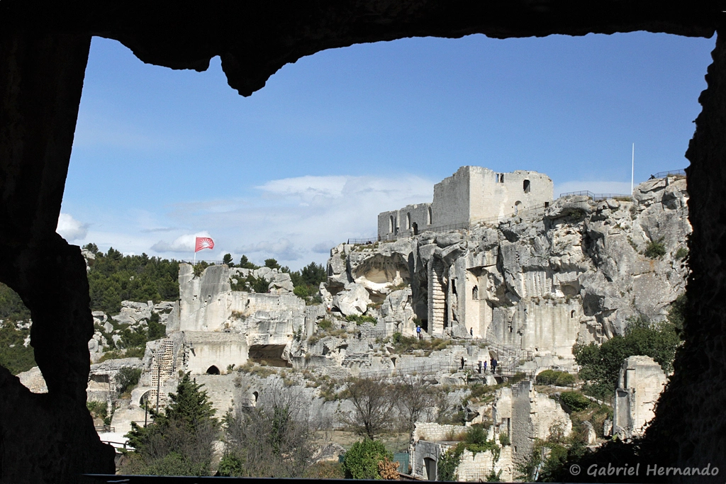 Vue sur le château depuis l'une des maisons troglodytes