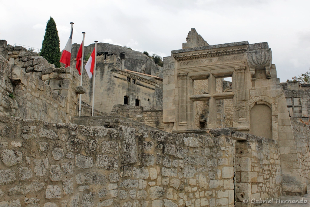 Ruines médiévales, dans la rue Neuve