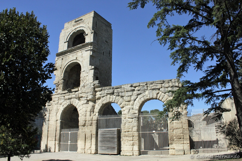 La tour sud du théâtre