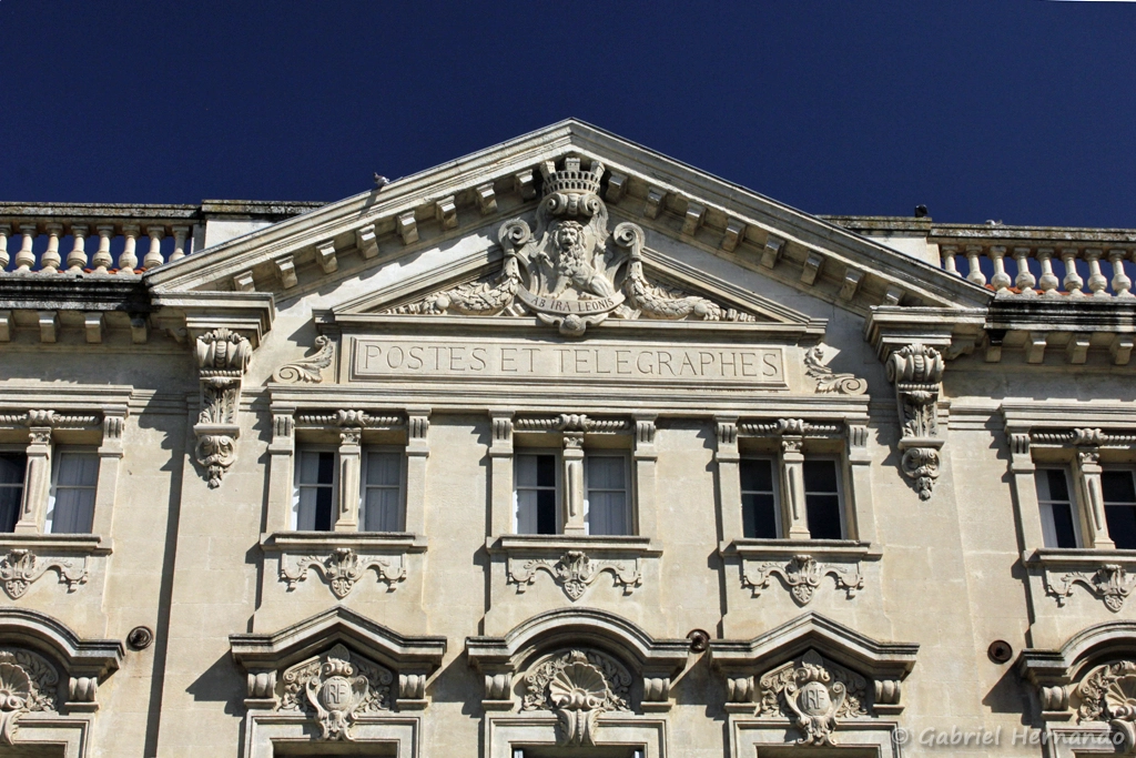 Fronton de l'ancien hôtel des postes