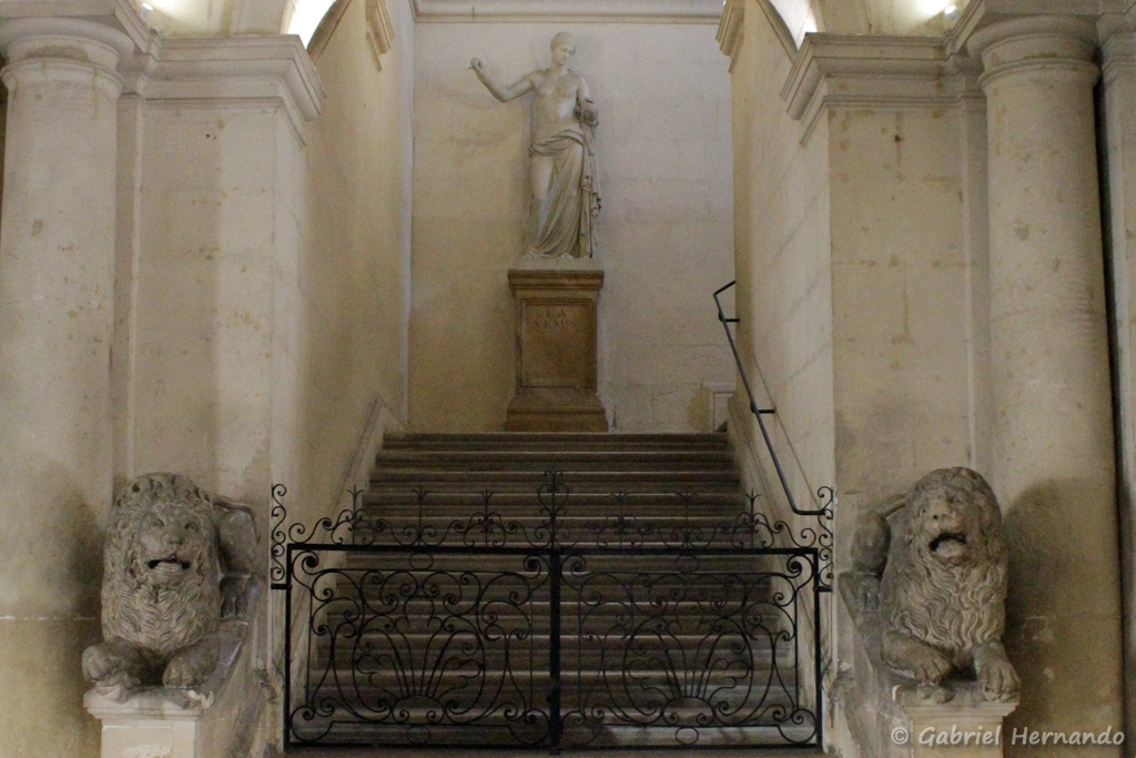 L'escalier d'honneur de la mairie d'Arles