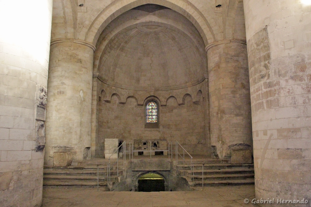 Intérieur de l'église Saint-Honorat des Alyscamps