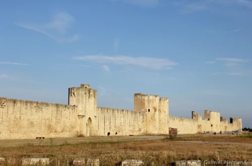 Le rempart sud, avec différentes portes