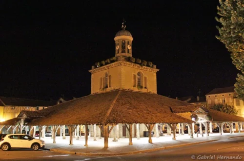 Le halle centrale et son beffroi