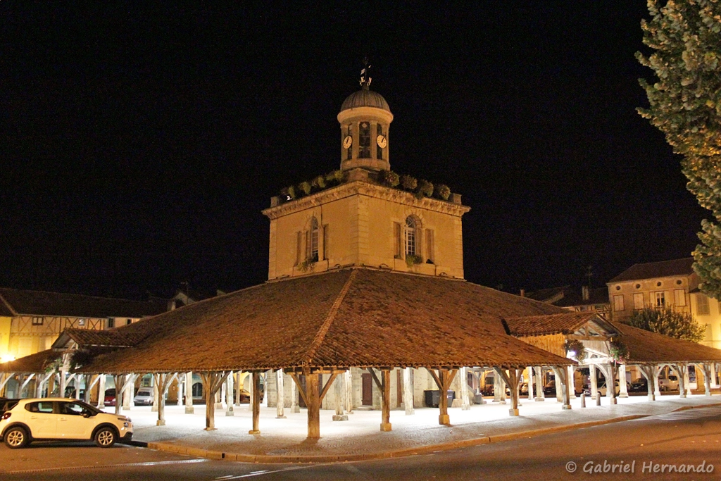 Le halle centrale et son beffroi