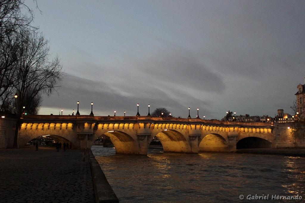 Le Pont Neuf, de nuit