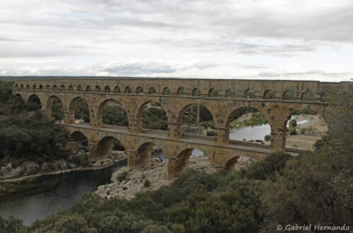 Le pont du Gard, depuis la rive droite amont