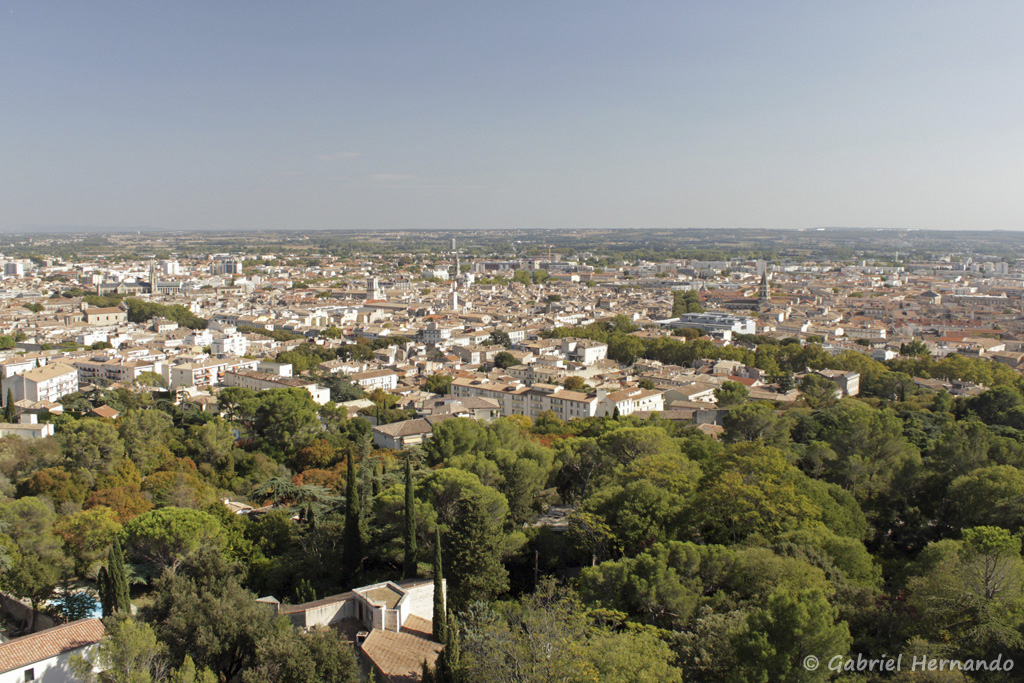Vue panoramique sur Nîmes, du sommet de la Tour Magne
