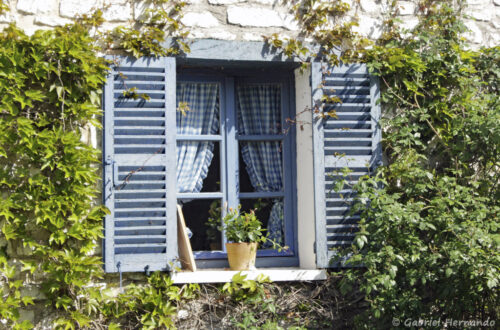 Jolie fenêtre d'une maison de Giverny