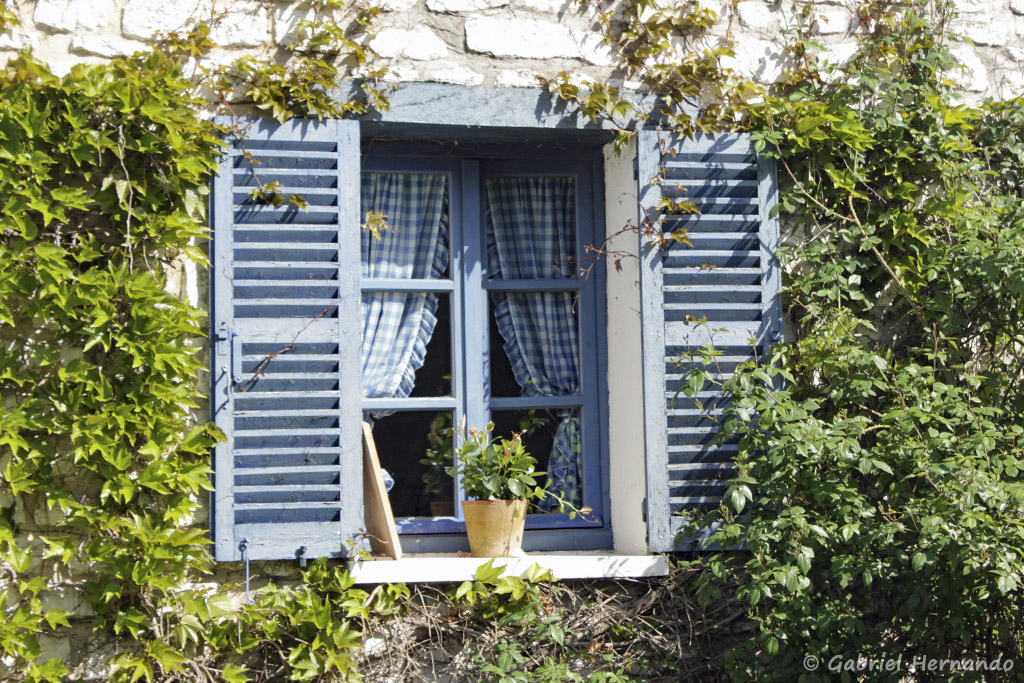 Jolie fenêtre d'une maison de Giverny