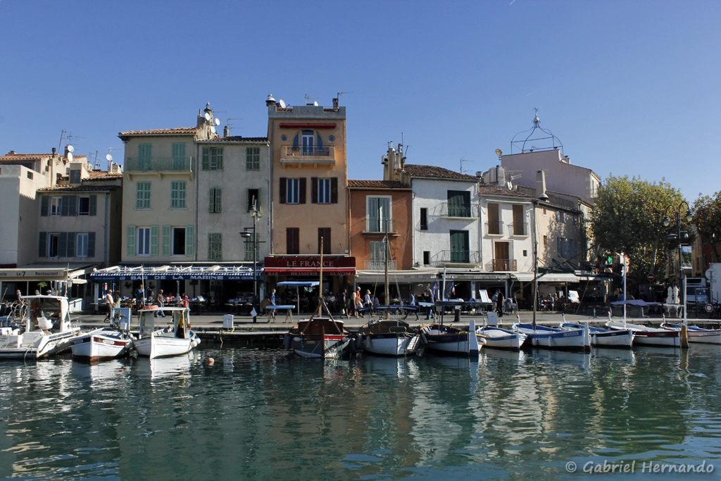 Maisons colorées, sur le port de Cassis