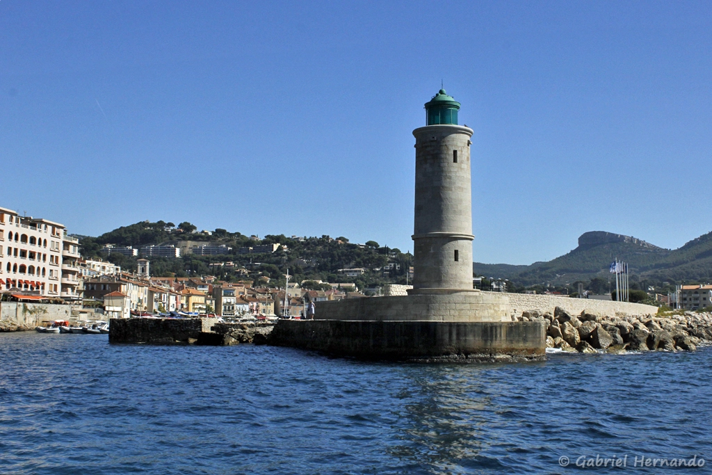 Phare de Cassis, à la sortie du port
