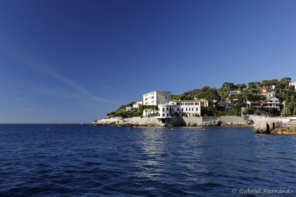 Dernières villa de Cassis, avant les calanques