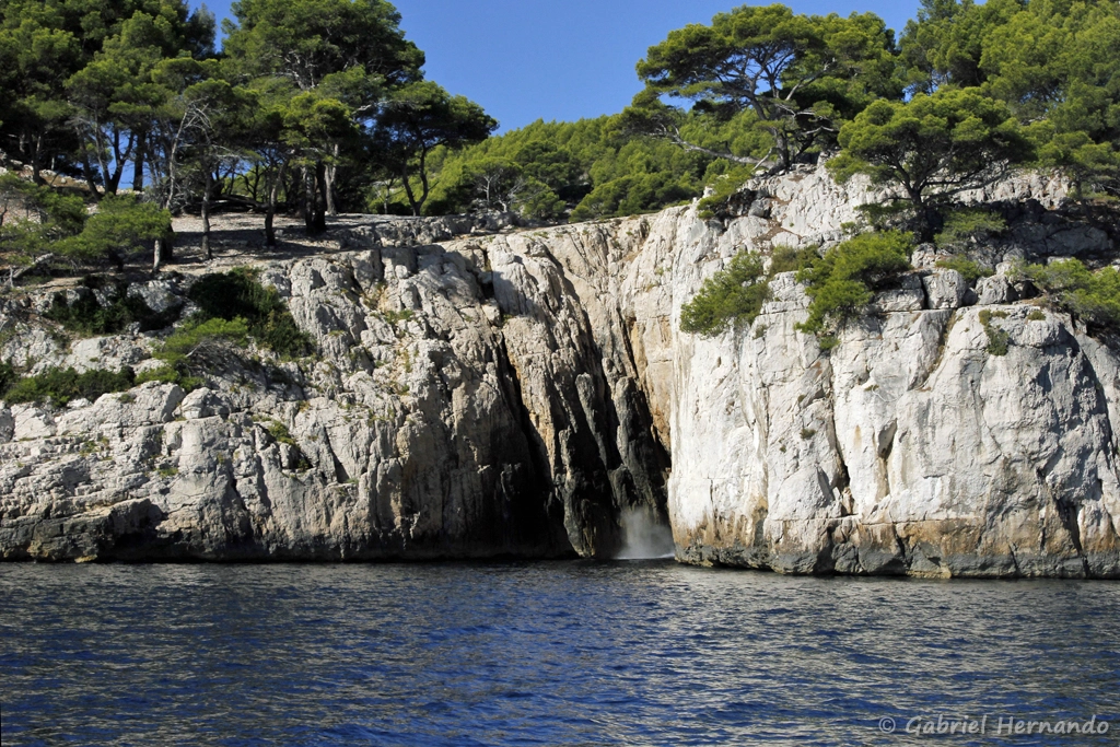 Falaises, dans les environs de l'exsurgence de la rivière souterraine de Port-Miou