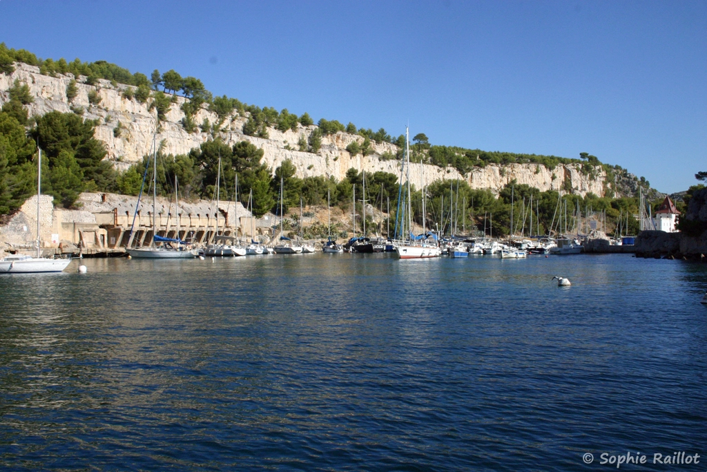 Anciennes trémies servant à charger les bateaux de calcaire,