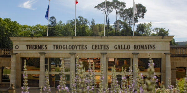 Thermes troglodytes