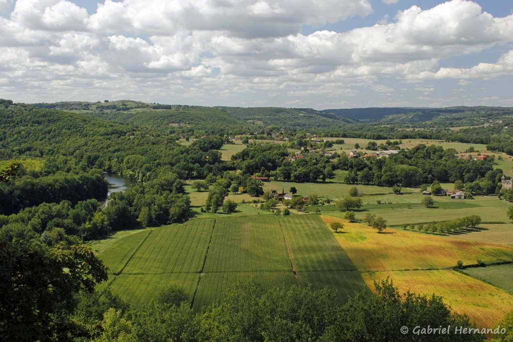 Panorama sur le méandre du Lot et la plaine alluviale, depuis la porte Porte Vigane, dite « Narbonnaise »