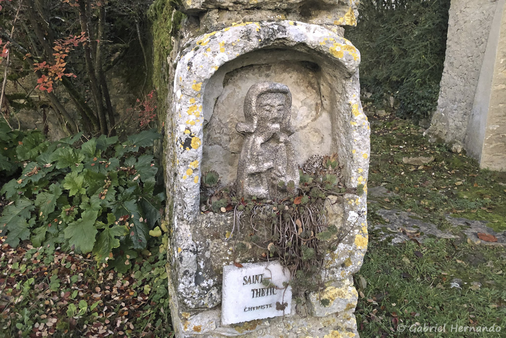 Stèle de Saint Thétic, un chymyste
