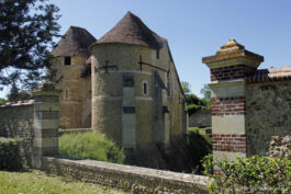 Partie latérale du château, de style médiéval