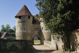 L’entrée du château, donnant sur la basse court