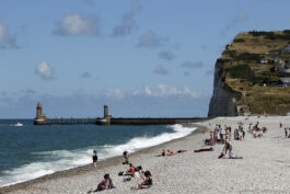 Plage et falaise