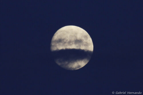 Lune nuageuse