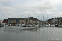 Vue sur le port, depuis l'écluse