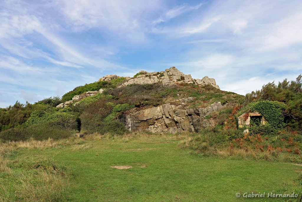 Pointe du Château, à l'est de la plage de Trestrignel