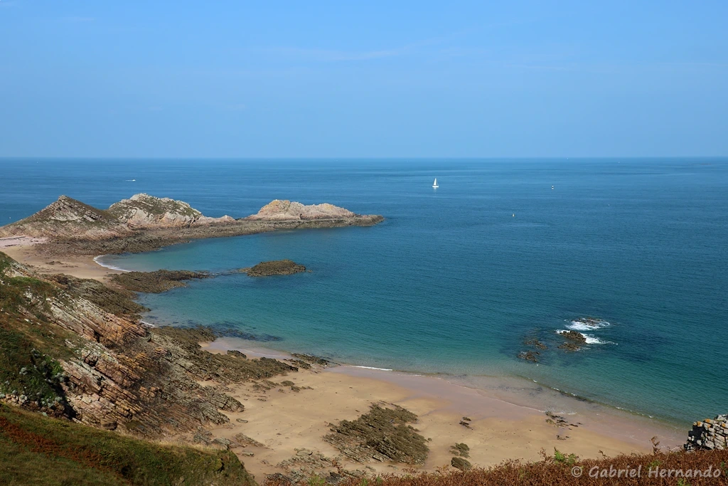 Plage Lourtuais et la petite presqu'île des Chatelets (Cap d'Erquy, septembre 2021)