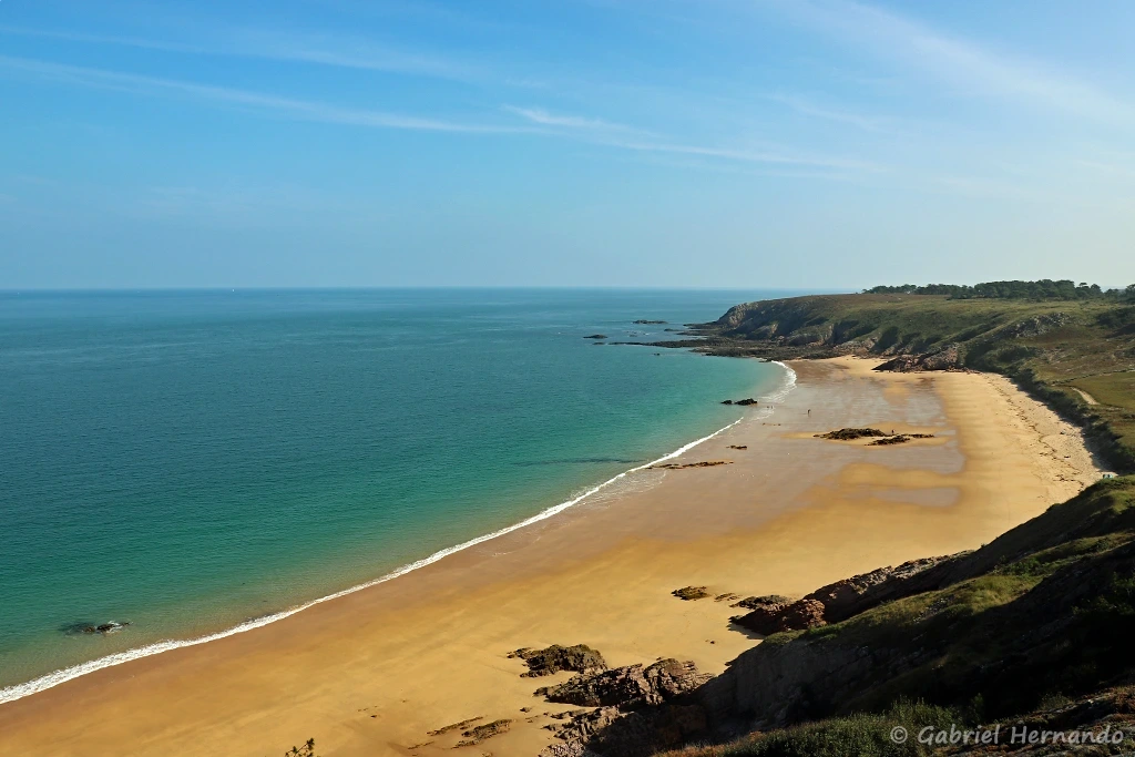 Grande plage sauvage de sable fin du Lourtuais