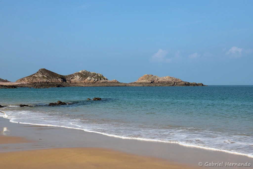 Les chatelets, petite presqu'île à l'ouest de la plage du Lourtuais
