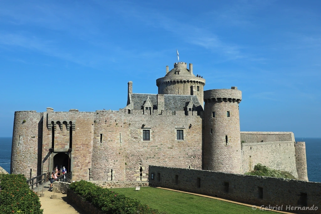Le château et son pont levis