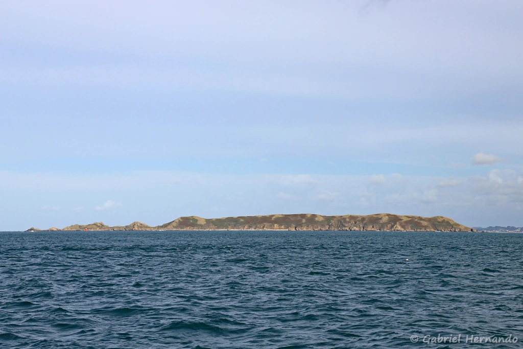 Au sud-est de l'archipel des Sept îles, l'île Tomé