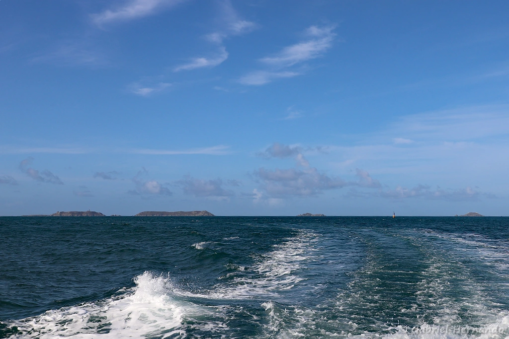 De gauche à droite, l'île plate, l'île aux moine, l'île Bono, l'île Malban et l'île Rouzic