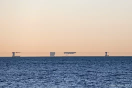 Fata Morgana, un effet optique, un mirage, avec des bateau à destination du port du Havre