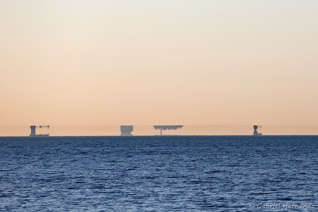 Fata Morgana, un effet optique, un mirage, avec des bateau à destination du port du Havre