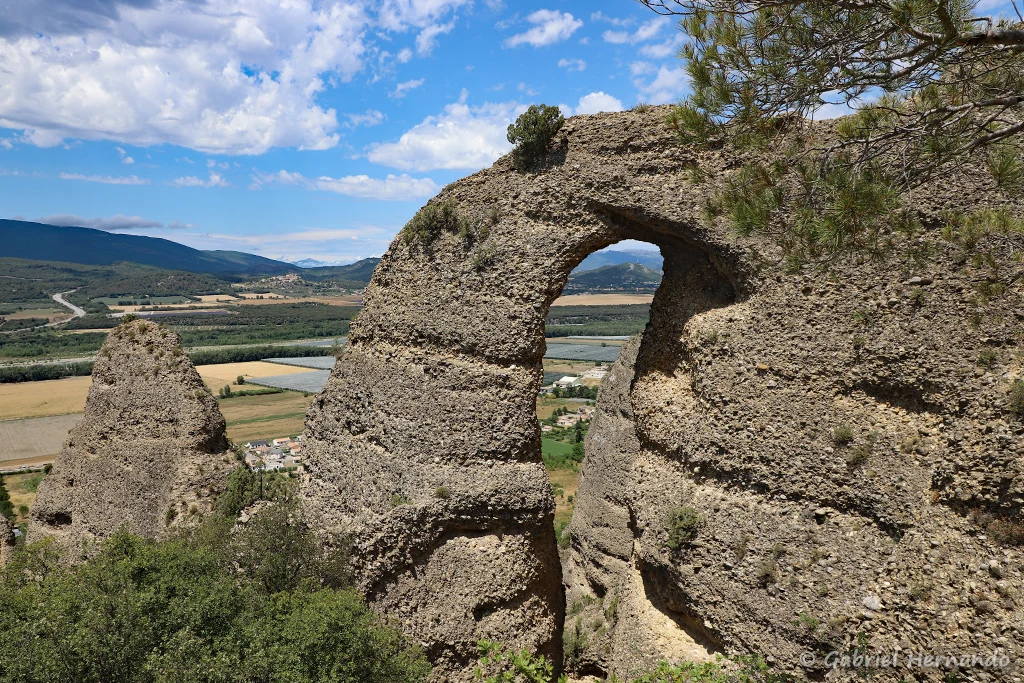 Arche minérale sur les hauteurs des Pénitents