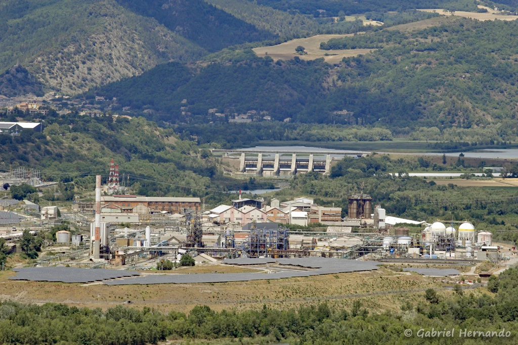 Usine Arkema et le barrage sur la Durance
