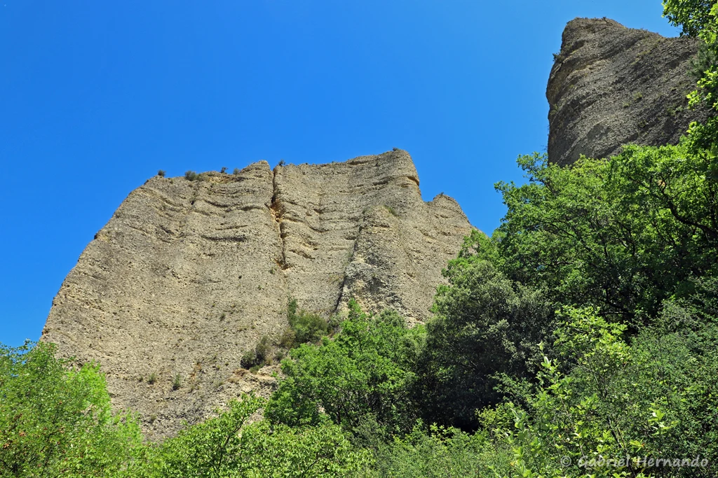 Les Pénitents depuis le pied des falaises