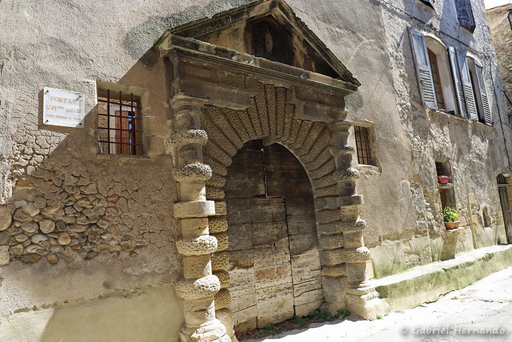 Porte Crose, un portail du XVIe siècle