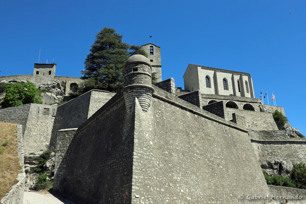 La citadelle, avec le bastion du gouvernement au premier plan