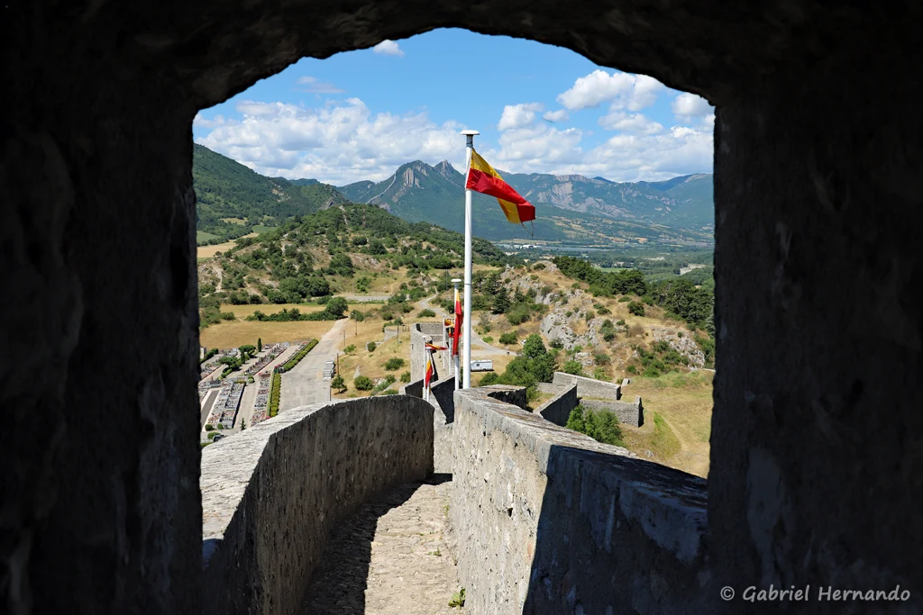 Le chemin de ronde du XIIIe siècle, de la citadelle