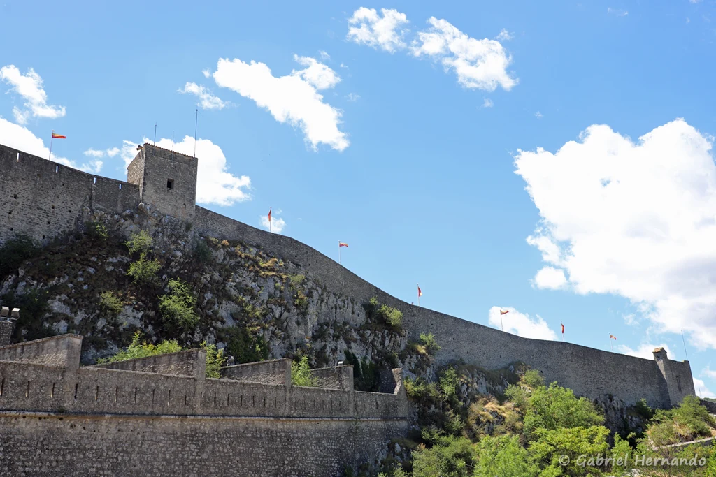 Chemin de ronde de la citadelle, vu depuis la casemate du XIXe siècle