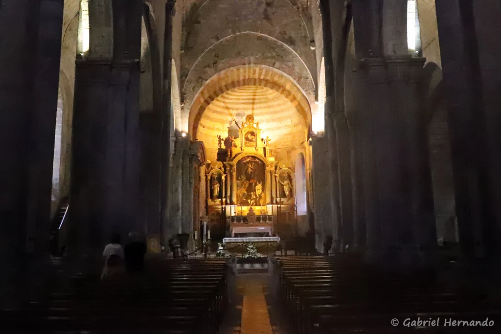 Nef de la cathédrale Notre-Dame-des-Pommiers