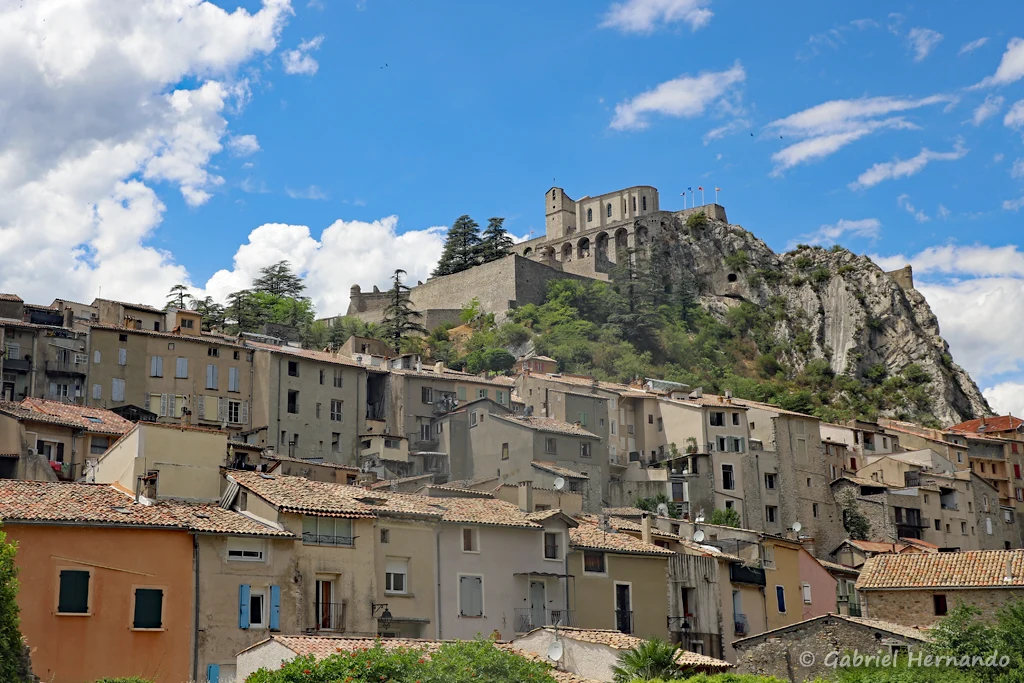 Sisteron, dominé par la citadelle