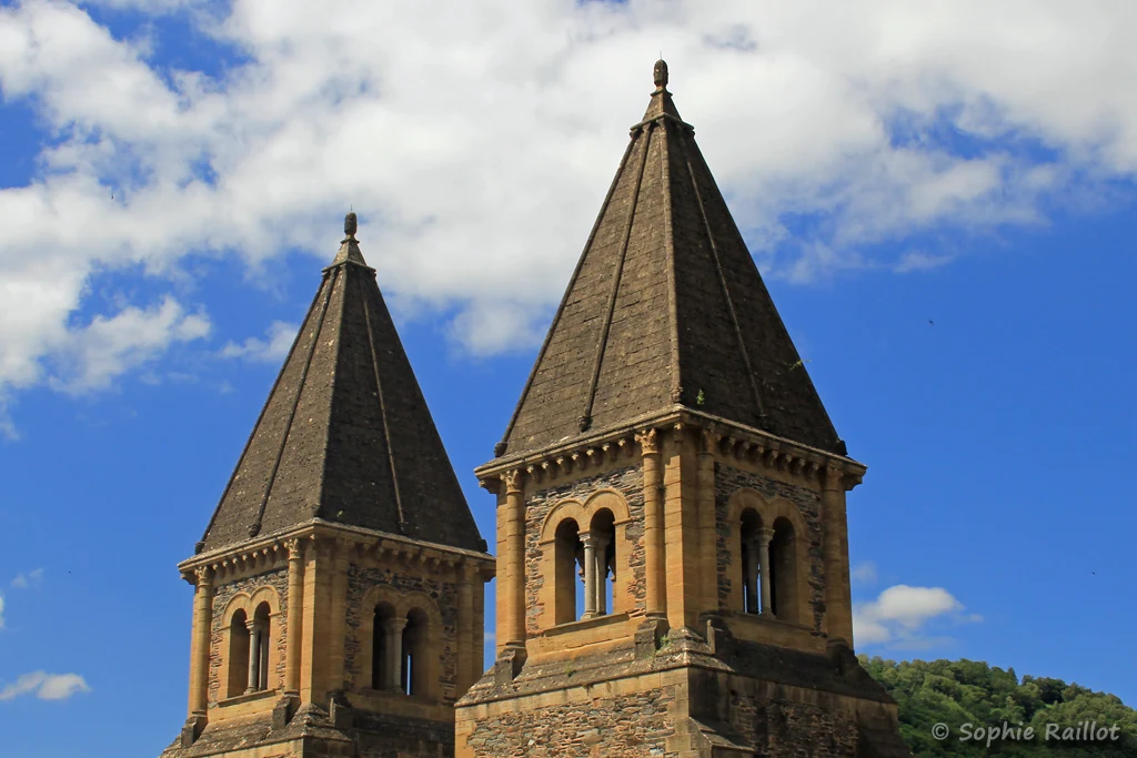 Les tours de l'abbatiale Sainte-Foy