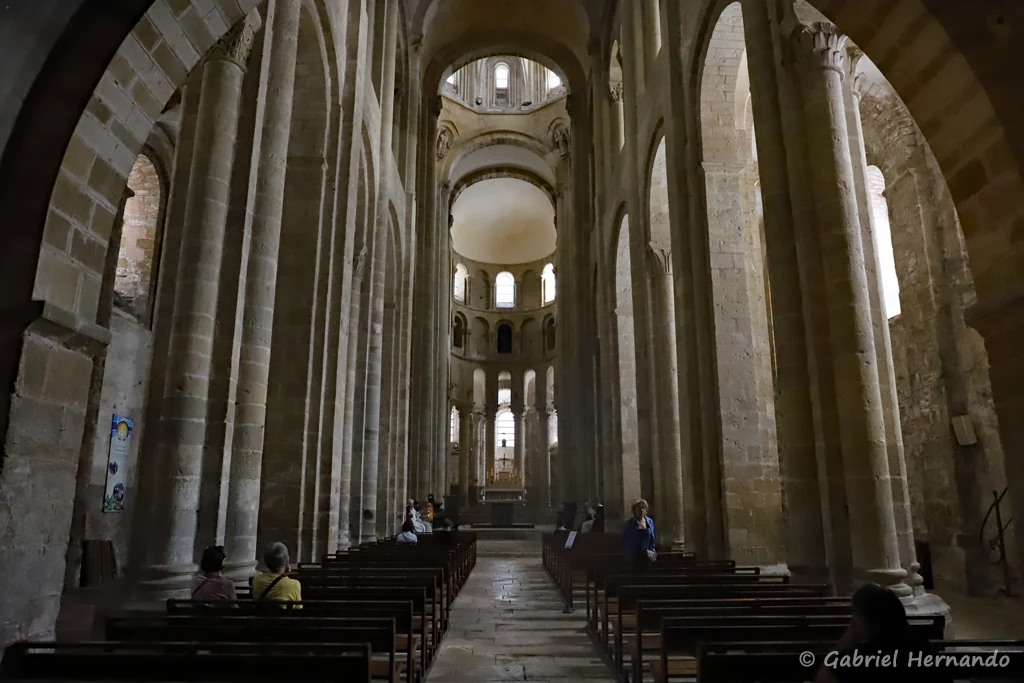 La nef, vers le cœur de l'abbatiale
