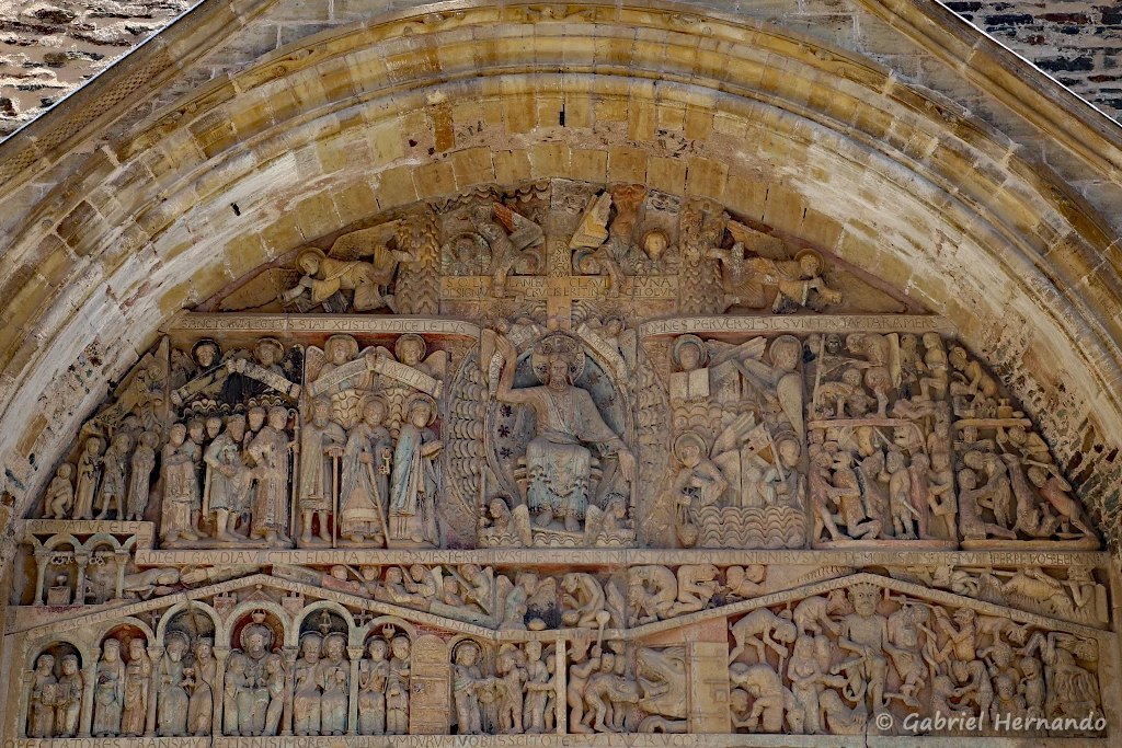 Détail du tympan de l'abbatiale Sainte-Foy